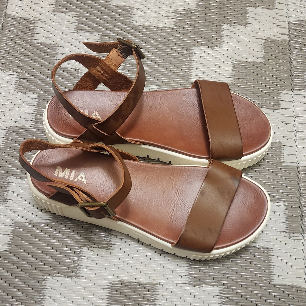 MIA Brown Leather Platform Sandals - Picture 2 of 6